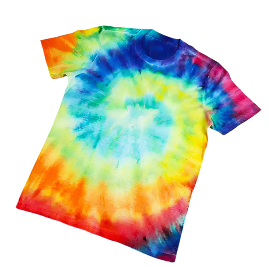 Camiseta com tubos de tintas para customização